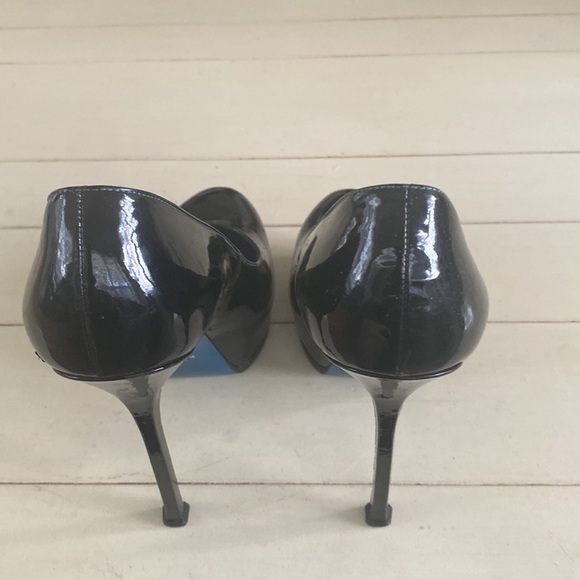 Women’s Yves St. Laurent platform stillettos in black patent in size 41. - Picture 3 of 7